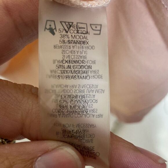 Calvin Klein Jeans, styled with a classic crew neckline and relaxed fit glitter - Picture 5 of 8